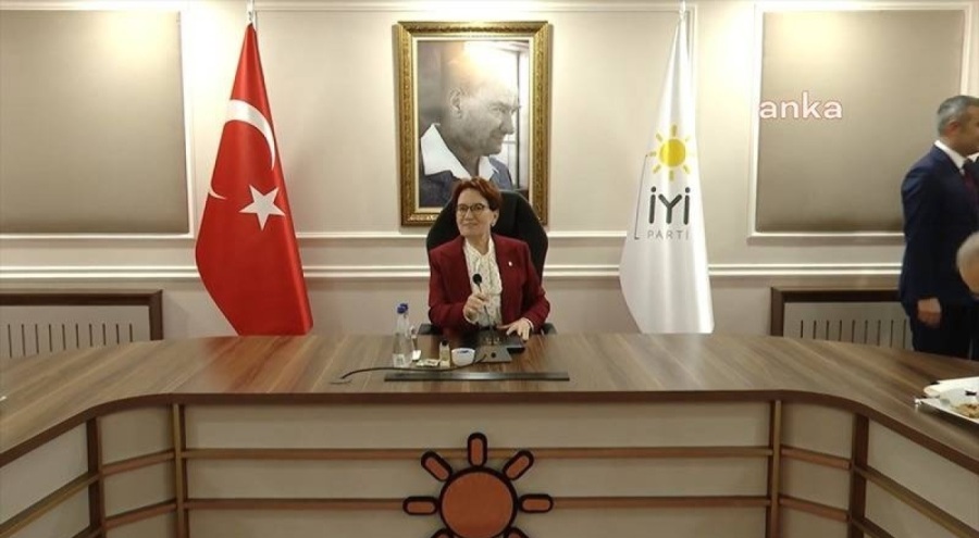 Meral Akşener, Başkanlık Divanı üyeleri, milletvekilleri ve başdanışmanları ile görüştü