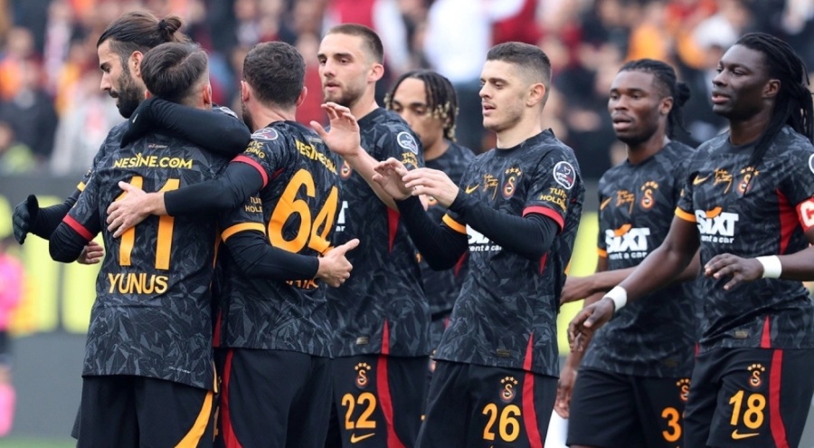 Galatasaray hazırlık maçında İstanbulspor'u 6-0 mağlup etti