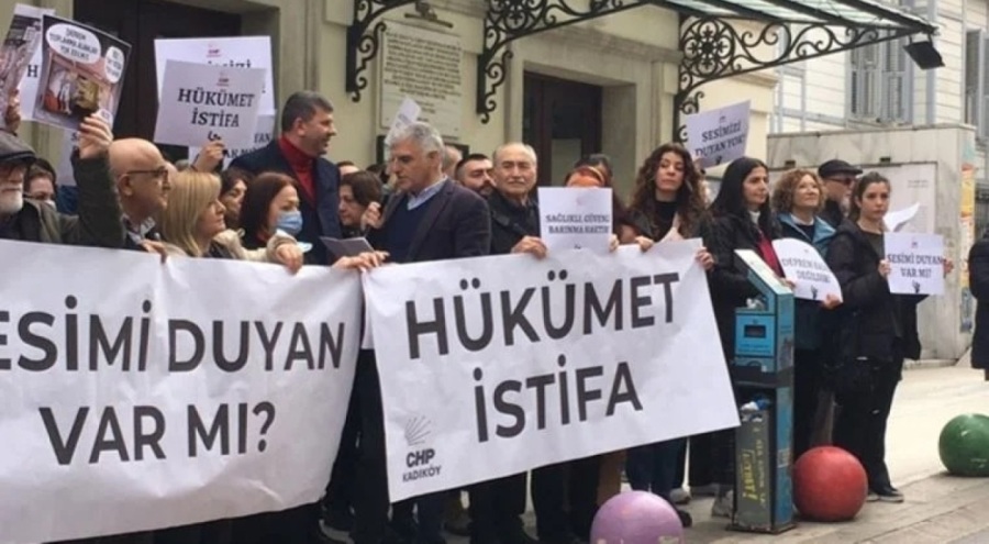 Kadıköy'de protesto: "Hükümet İstifa" demek her yurttaşın hakkıdır