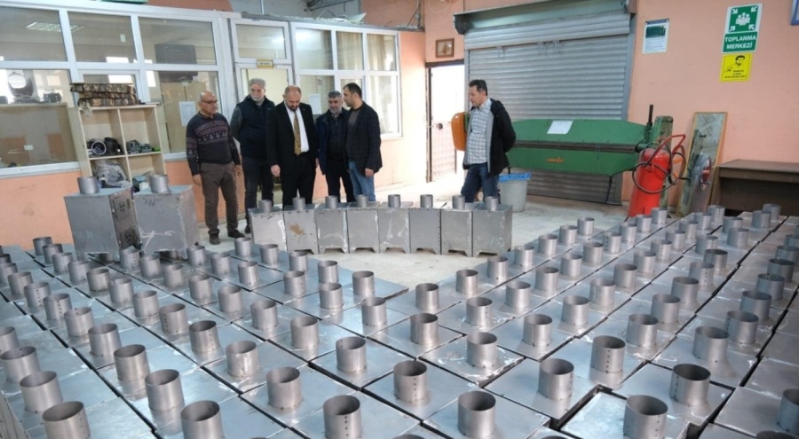 Bursalı öğrenciler depremzedeler için soba üretti
