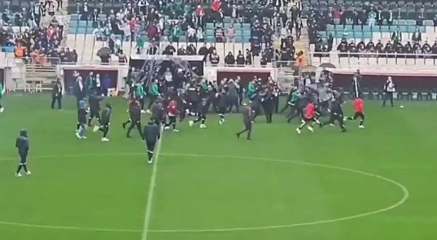 Bursaspor - Amedspor maçı başlamadan sahada kavga çıktı