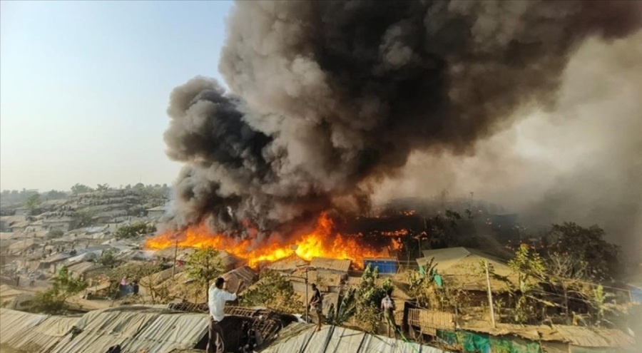 Bangladeş'te sığınmacı kampında yangın çıktı: 12 bin kişi etkilendi