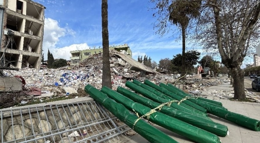 Hatay'da enkaz altında kalan belgelerin nöbetinde 21. gün