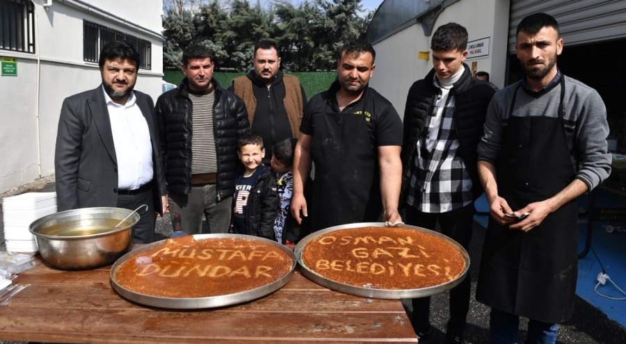 Bursa'ya göç eden depremzededen kurtarma personeline künefe ikramı