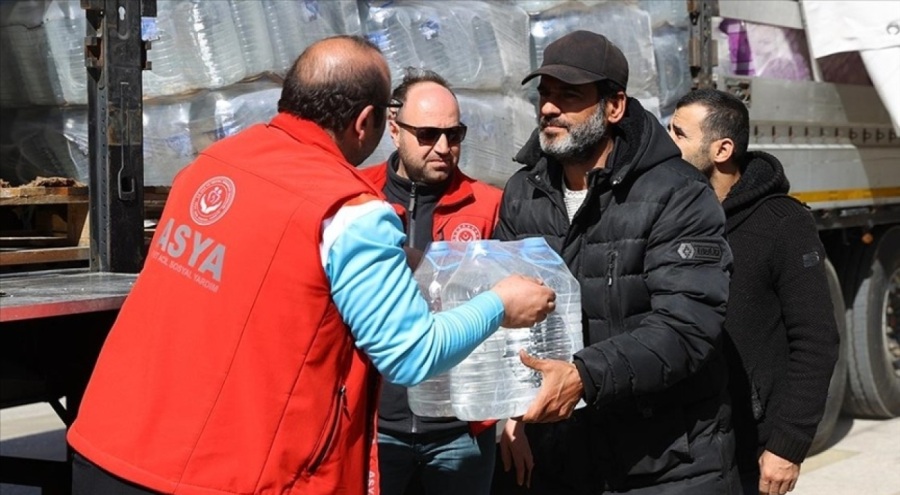 Hatay'da yardımlar "Gezici Sosyal Market" tırlarıyla afetzedelere ulaştırılıyor