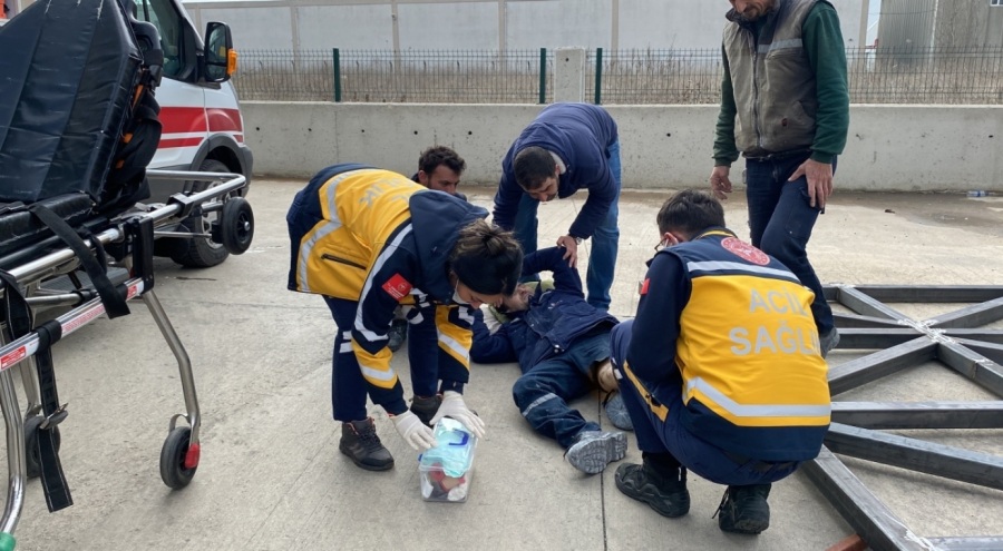 İşçinin ayağına demir profil devrildi