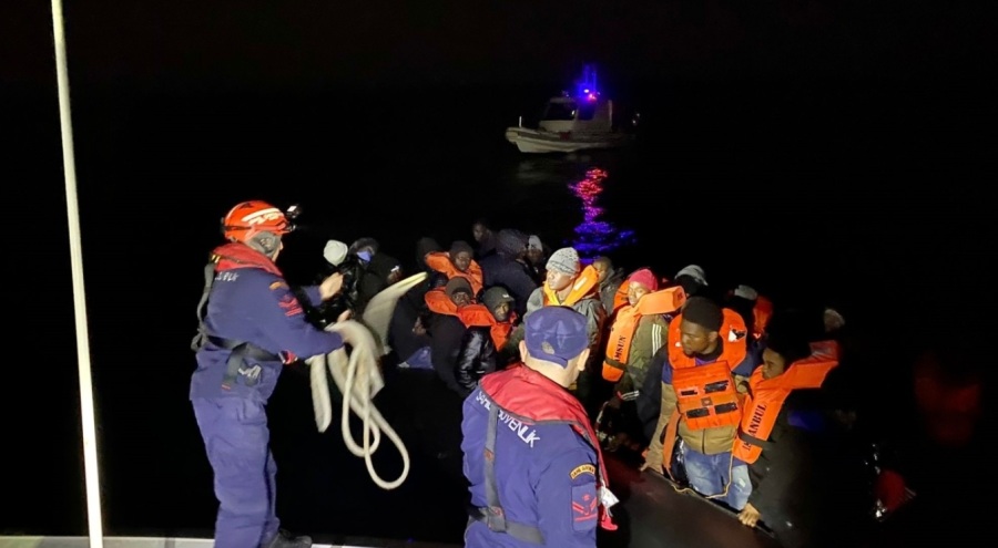 Ege Denizi'nde kaçak göçmen operasyonu
