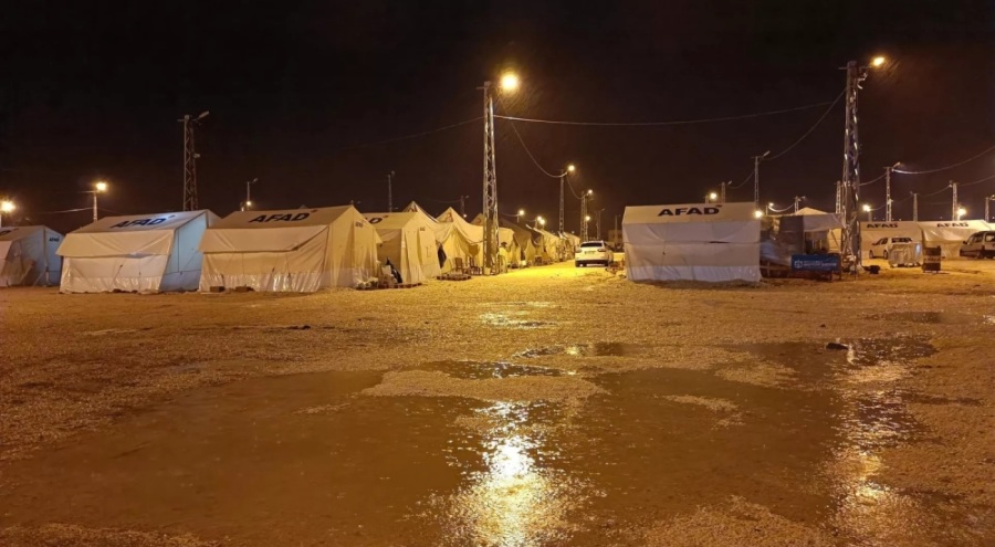 Kahramanmaraş'ta çadırları su bastı