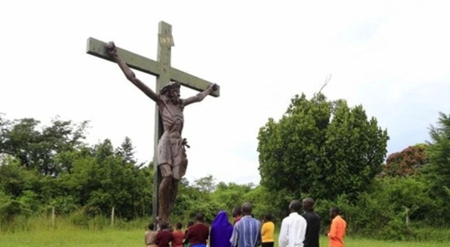 Uganda'da kıyamet korkusuyla yüzlerce Hristiyan 'o' ülkeye kaçtı