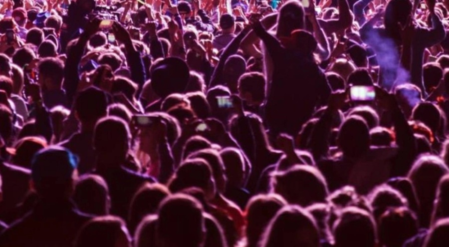 Konserde büyük izdiham: 1 ölü, 9 yaralı