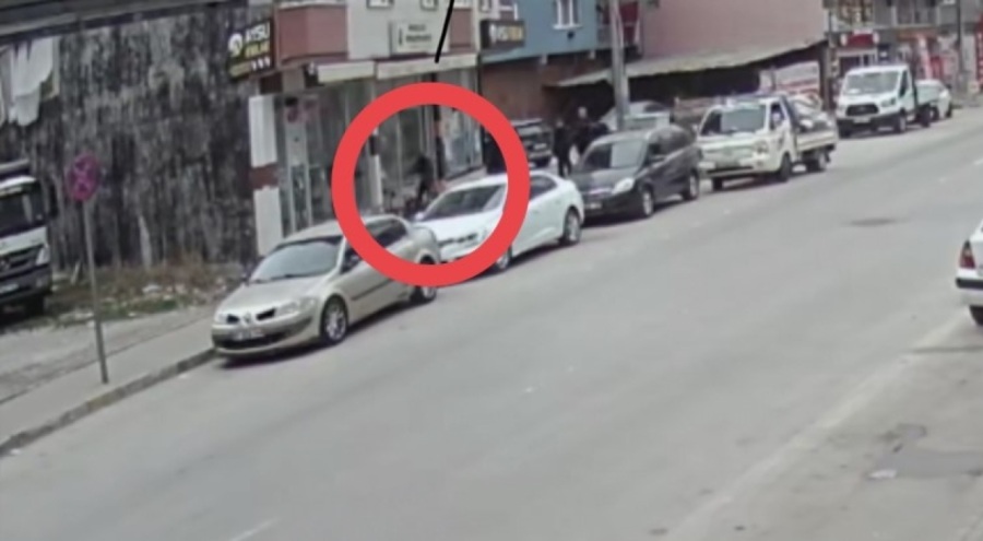 Bursa'da kiracısına sinirlenen dükkan sahibi camları kırdı