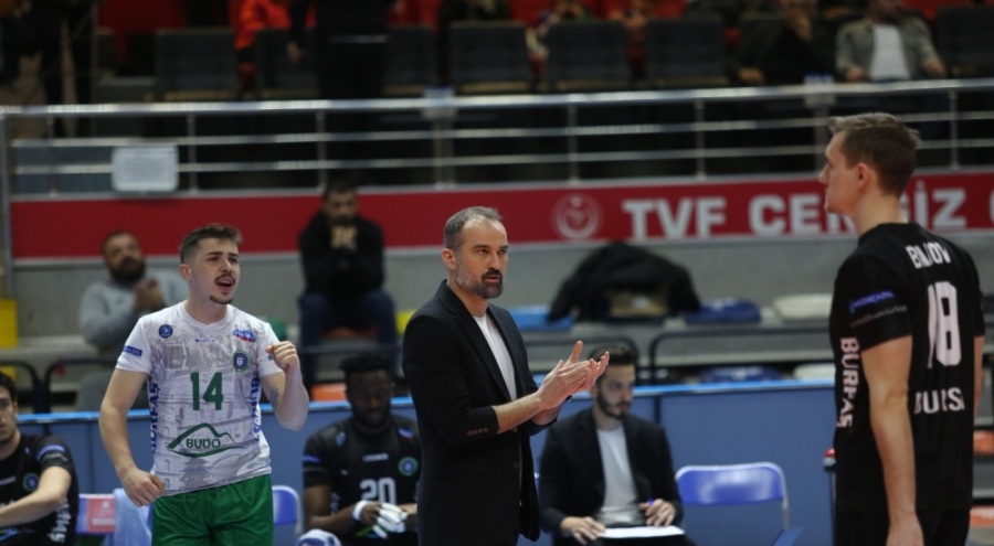 Bursa Büyükşehir Belediyespor Başantrenörü: Zor günleri birlikte aşacağız