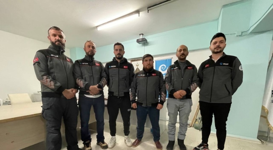 Bursa'dan deprem bölgesine giden dernek gönüllüleri afet müdahale çalışmalarına katıldı