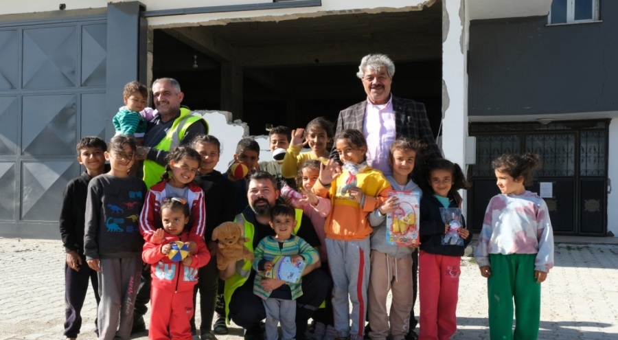 Bursa'dan depremzede çocuklara oyuncaklı moral