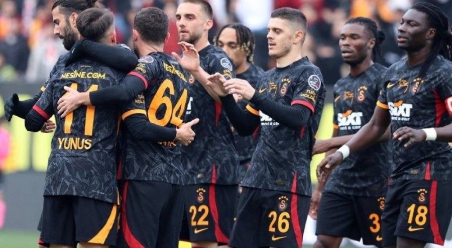 Galatasaray'da yeni transferler görev bekliyor