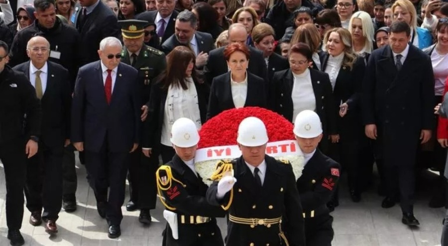 Akşener Anıtkabir'i ziyaret etti