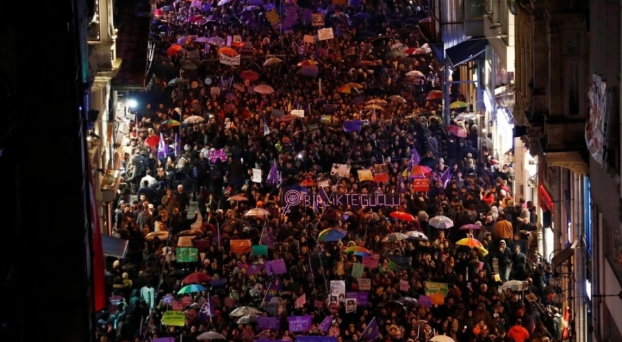 'Feminist Gece Yürüyüşü' yasaklandı!