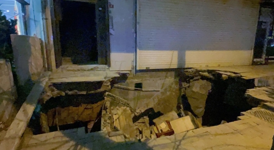 İstanbul'da kömürlüğü çöken bina yıkılacak