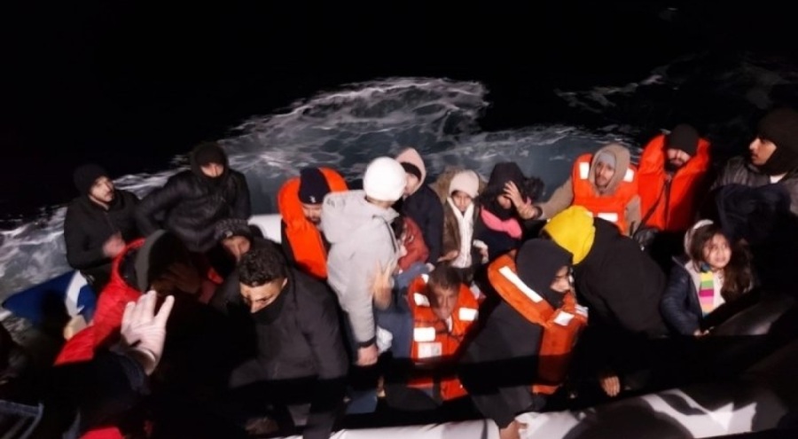 İzmir açıklarında 80 göçmen kurtarıldı