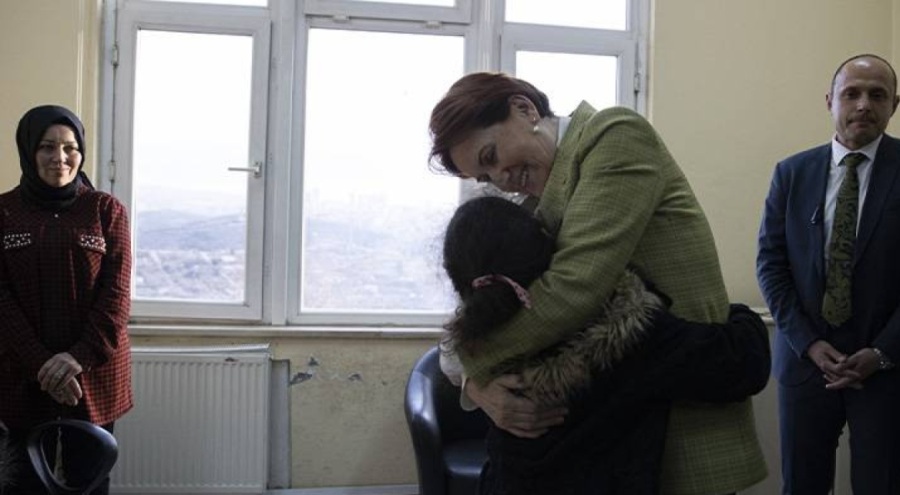Akşener'den Ankara'ya giden depremzedelere ziyaret
