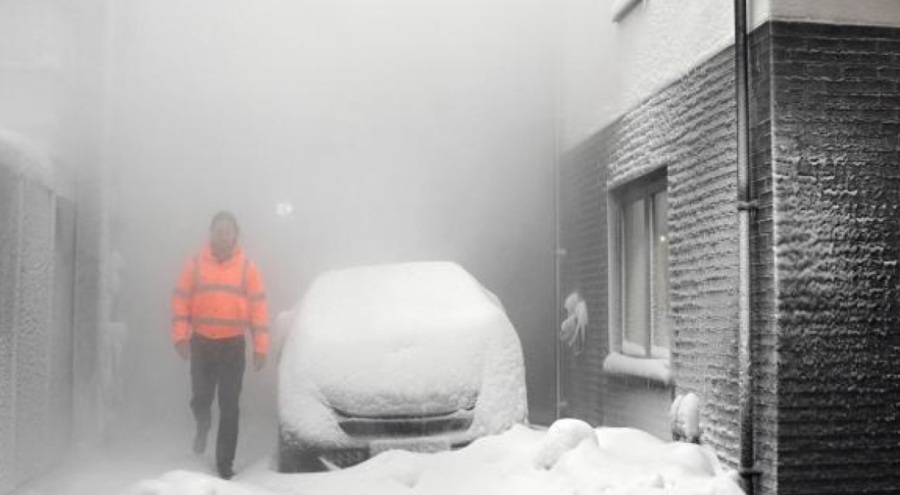 İngiltere uçuşlar iptal, okullar tatil