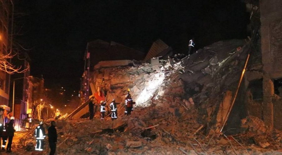 Adıyaman depreminden sonra Malatya'da 6 katlı bina çöktü