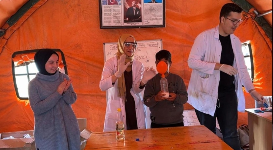 Bilim Sen Ol Platformu'ndan İskenderun'da depremzede çocuklar için bilim atölyesi