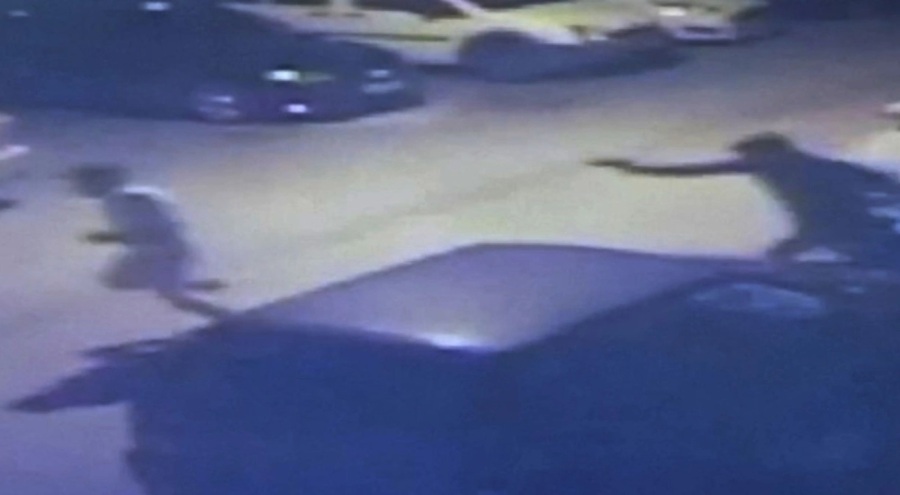 Eski karısının uygunsuz fotoğraflarını gönderen şahsı silahla vurdu