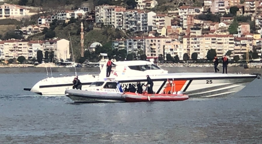 Bursa'da denizde kaybolan kişiyi ararken tabanca ve tüfek bulundu