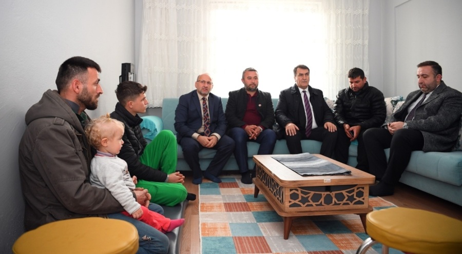 Bursa Osmangazi Belediye Başkanı'ndan depremzede ailelere ziyaret