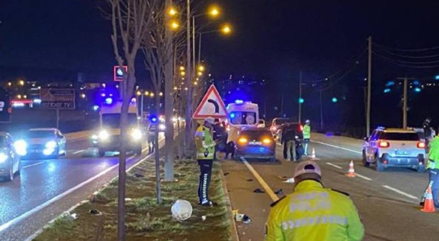 Diyarbakır'da 2 kişiye otomobil çarptı