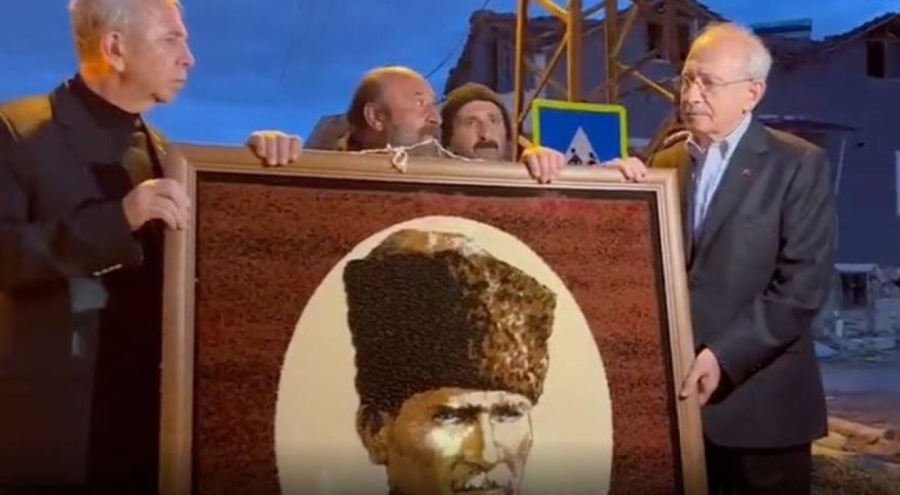 Yıkılan evinden çıkardığı Atatürk portresini Kılıçdaroğlu'na emanet etti