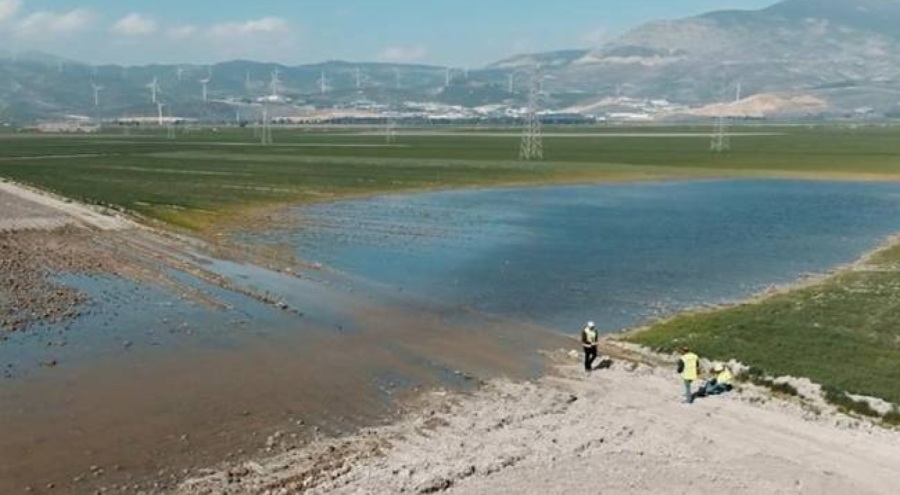 Depremden sonra 'bataklık gölü' ortaya çıktı