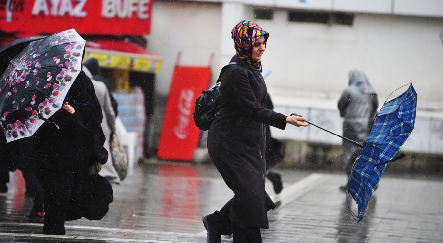 Bursa'da kuvvetli fırtına ve sağanak etkili oldu