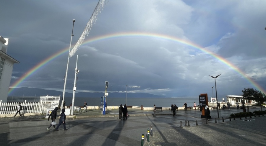 Bursa'nın Mudanya ilçesinde gökkuşağı keyfi