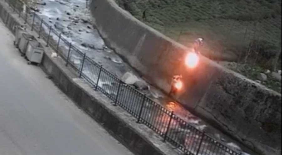 Rize'de ilkel teleferik kurarken akıma kapıldılar