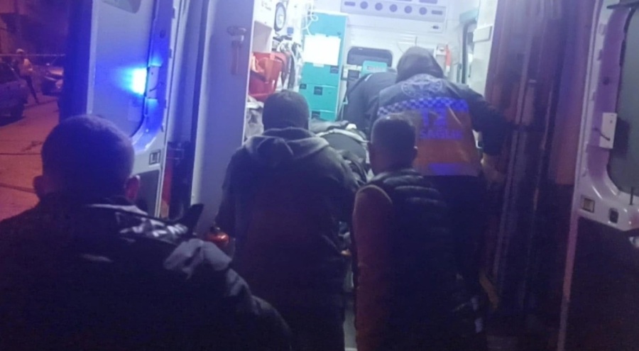 Yolda karşılaştığı 5 yıl önce boşandığı eski eşi ile arkadaşını tabancayla vurup kaçtı