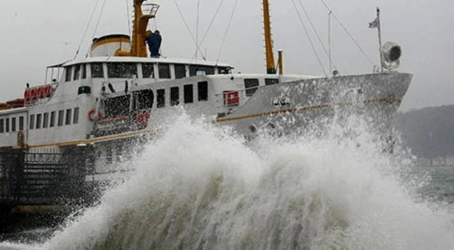 İstanbul'da vapurlara lodos engeli
