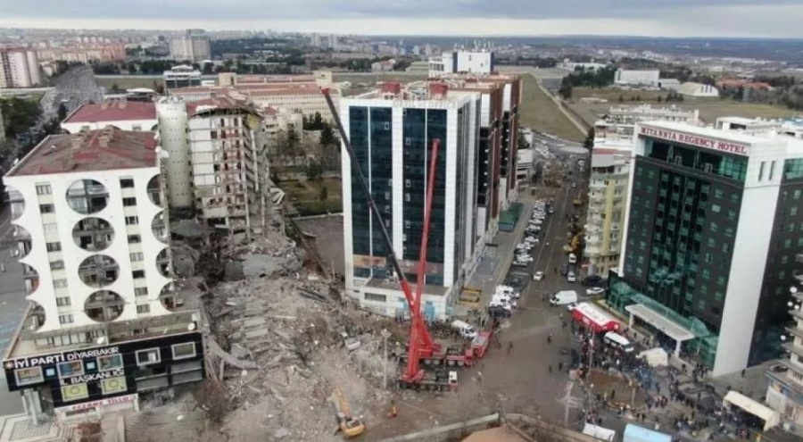 Kolonların kesildiği iddia edilen Galeria Sitesi'nden yeni görüntüler