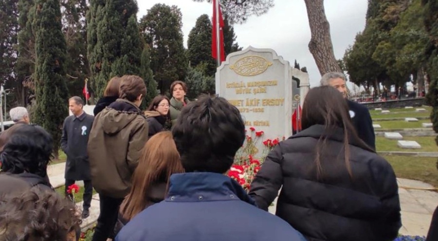 İstiklal Marşı'nın kabulünün 102. yıl dönümünde Mehmet Akif Ersoy anıldı