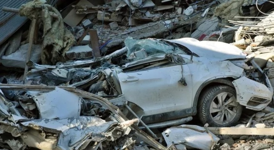 Depremin vurduğu kentte, 950 araç hurdaya döndü