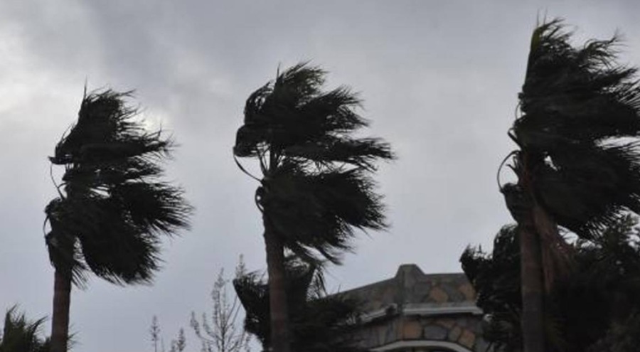 İzmir'de kuvvetli rüzgar ve fırtına uyarısı