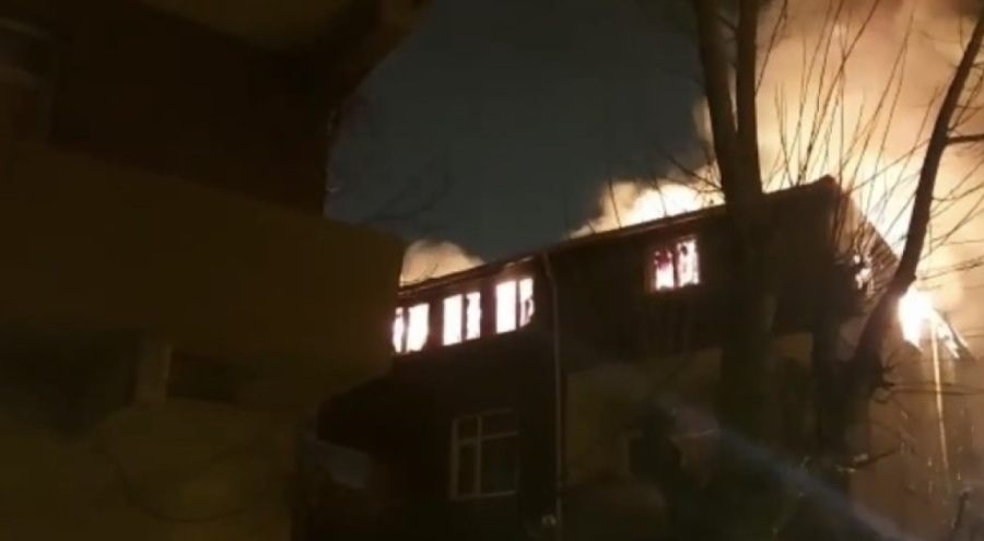 İstanbul'da çatı yangını