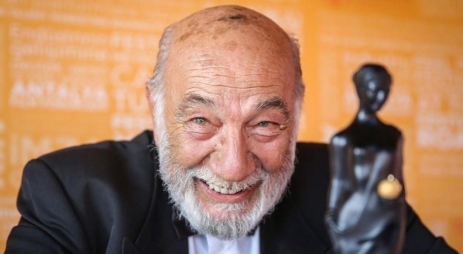 Tiyatro oyuncusu Yılmaz Gruda hastaneye kaldırıldı