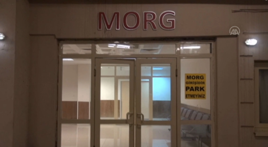 İnşaat halindeki evinde temizlik yaparken elektrik akımına kapıldı