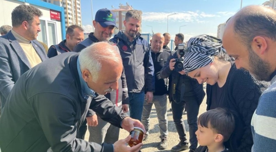 Kastamonulu arıcılardan afet bölgesine bal desteği