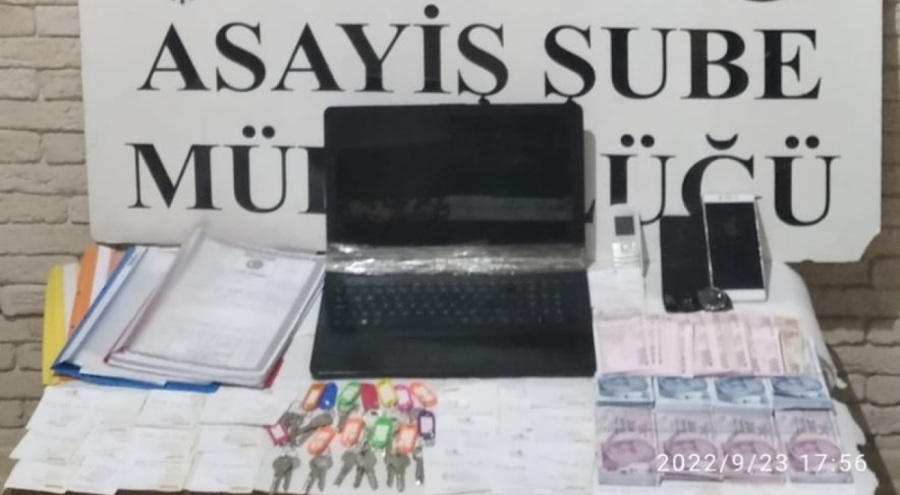 Bursa'da 'Bakiye-1' operasyonunda dolandırıcılar, suçta kullanılan tablet ve bilgisayarları yakalanmamak için kırmış