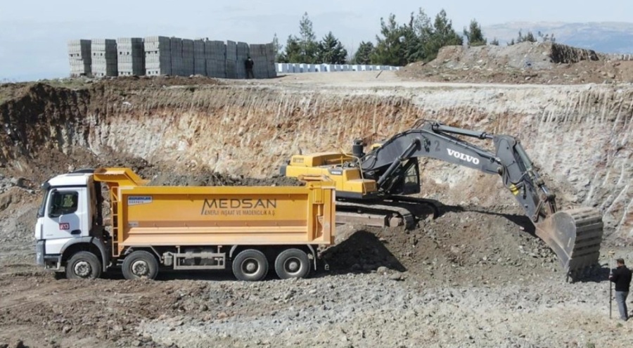 Bakan Kurum: Kahramanmaraş'ta ilk kazmayı vurduk. 72 bin 596 konut yapılacak