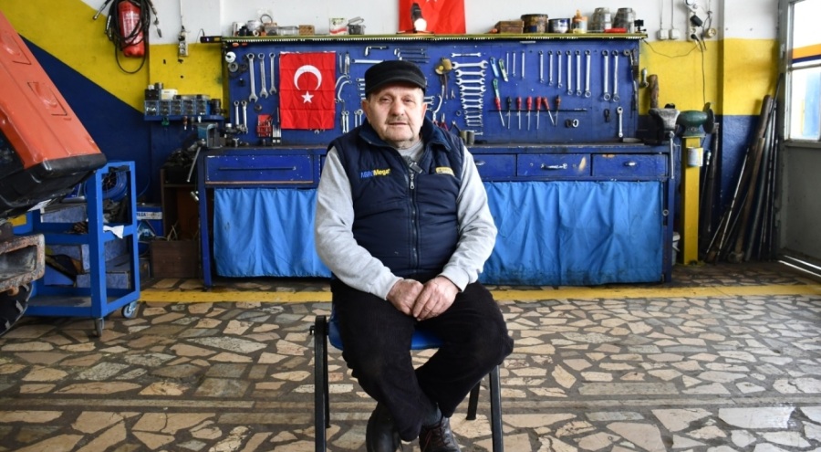 Bursa İznik'te 50 yıldır traktör ustalığı yapıyor