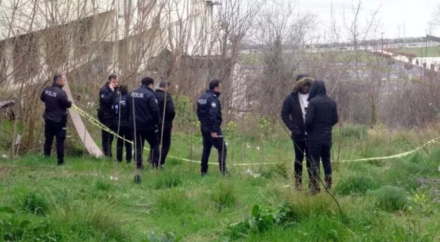 Site parmaklıklarına asılı ceset bulundu